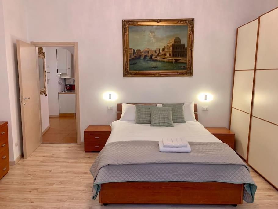 Apartment De Angeli Charm Milan